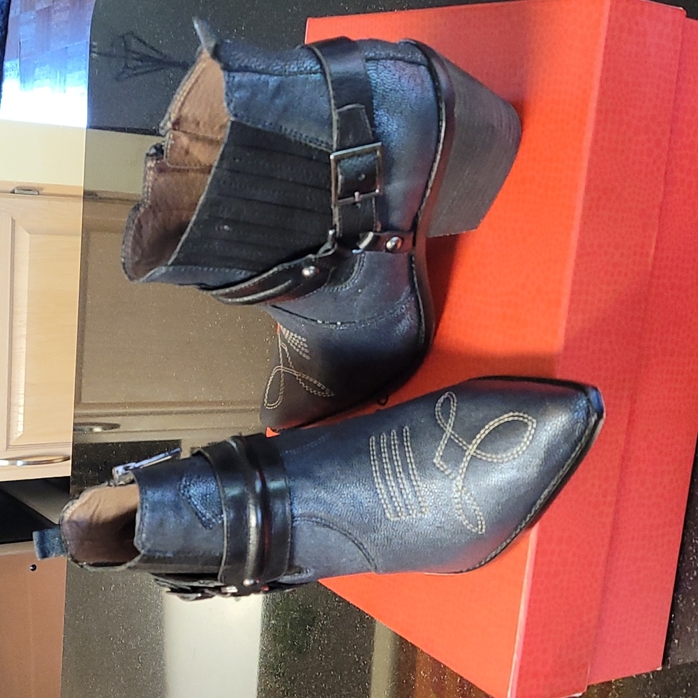 Michael J Pliner Bootie